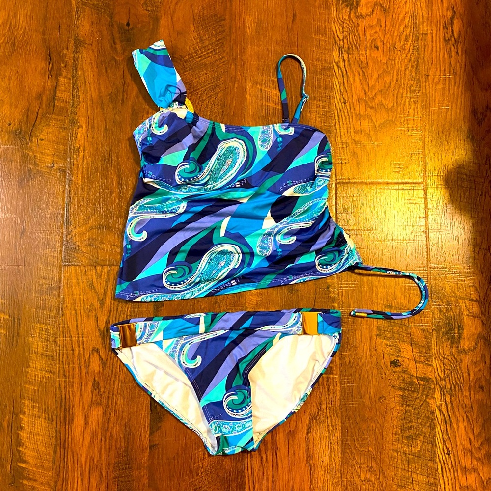 Jennifer Lopez Tankini Set with Gold Accents ♥️